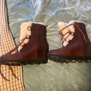 Sorel Joan of arc wedge shearling winter boots size 7